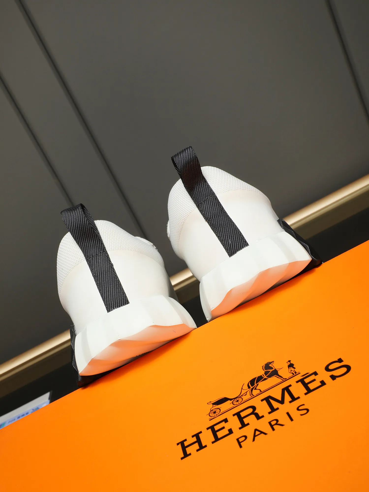 Men's shoes 💰460 [Hermes] fe new arrival~ New Bouncing sneakers Hermès are the most comfortable shoes, no one else⃣️, they are very light on the feet and look great, you will not feel tired when you go shopping and running around 👍 Very light and comfortable, extremely light, suitable for both sports and leisure, and feel great when you step on them! It’s up to you to choose, there’s always what you want~ ✔️Fabric: First layer frosted➕Imported glue➕Breathable mesh ✔️Inner lining: Imported mesh ✔️Outsole: Original outsole ✔️Size: Men’s 38-44 (45 custom-made)